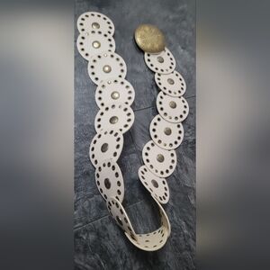 White Circular Statement Necklace